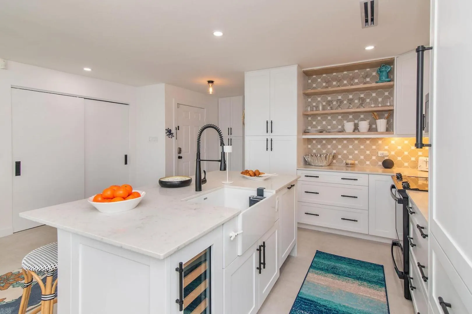 Kailua - Modern Waterfront Condo With Shared Pool And Hot Tub, Short Walk To The Kaibo Driftwood Village 0*,  Cayman Islands