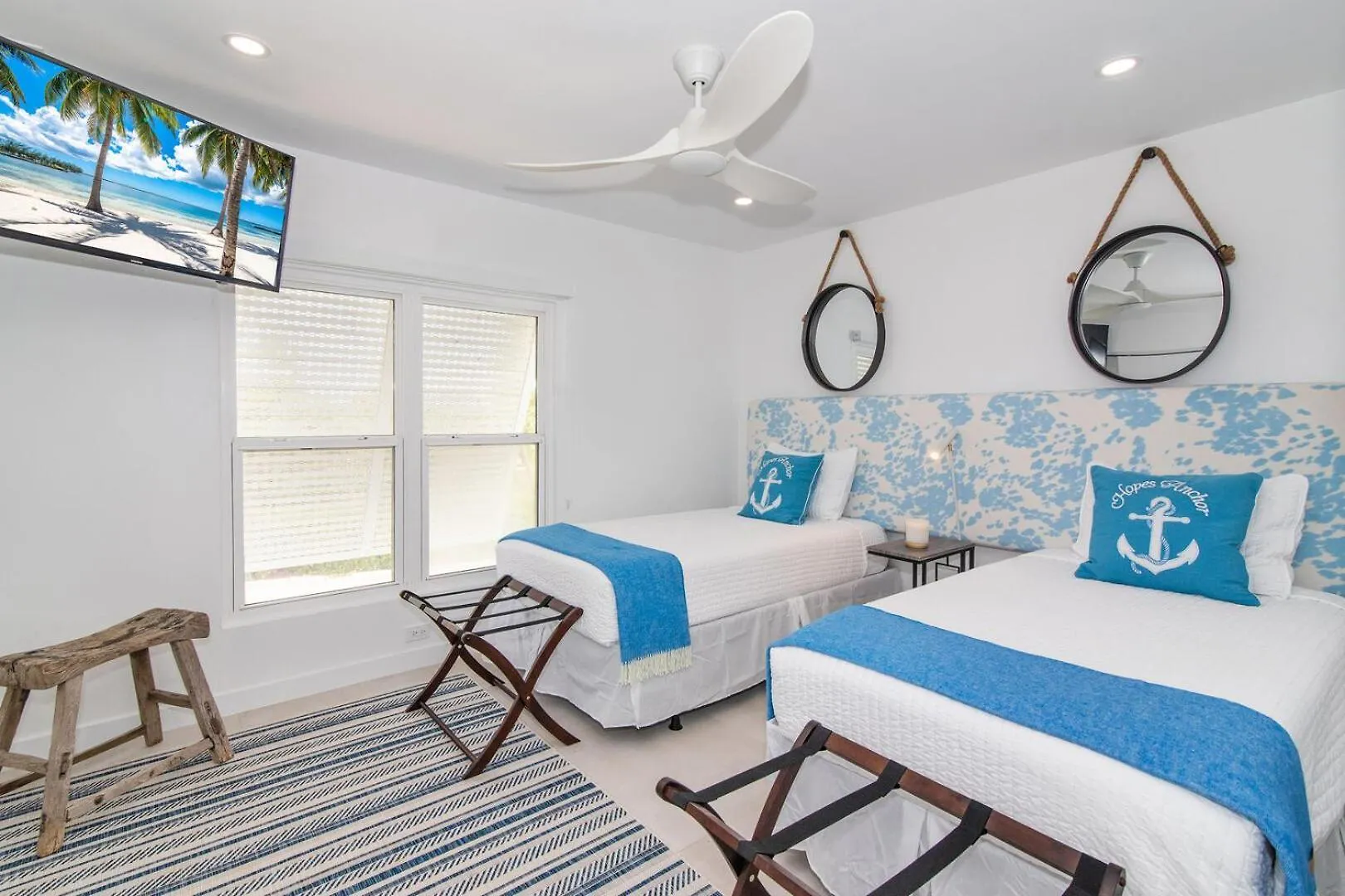 Apartment Kailua - Modern Waterfront Condo With Shared Pool And Hot Tub, Short Walk To The Kaibo Driftwood Village