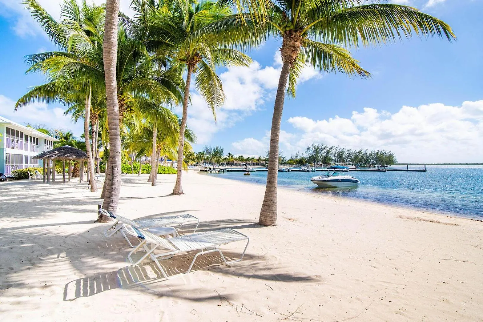 Kailua - Modern Waterfront Condo With Shared Pool And Hot Tub, Short Walk To The Kaibo Driftwood Village Cayman Islands
