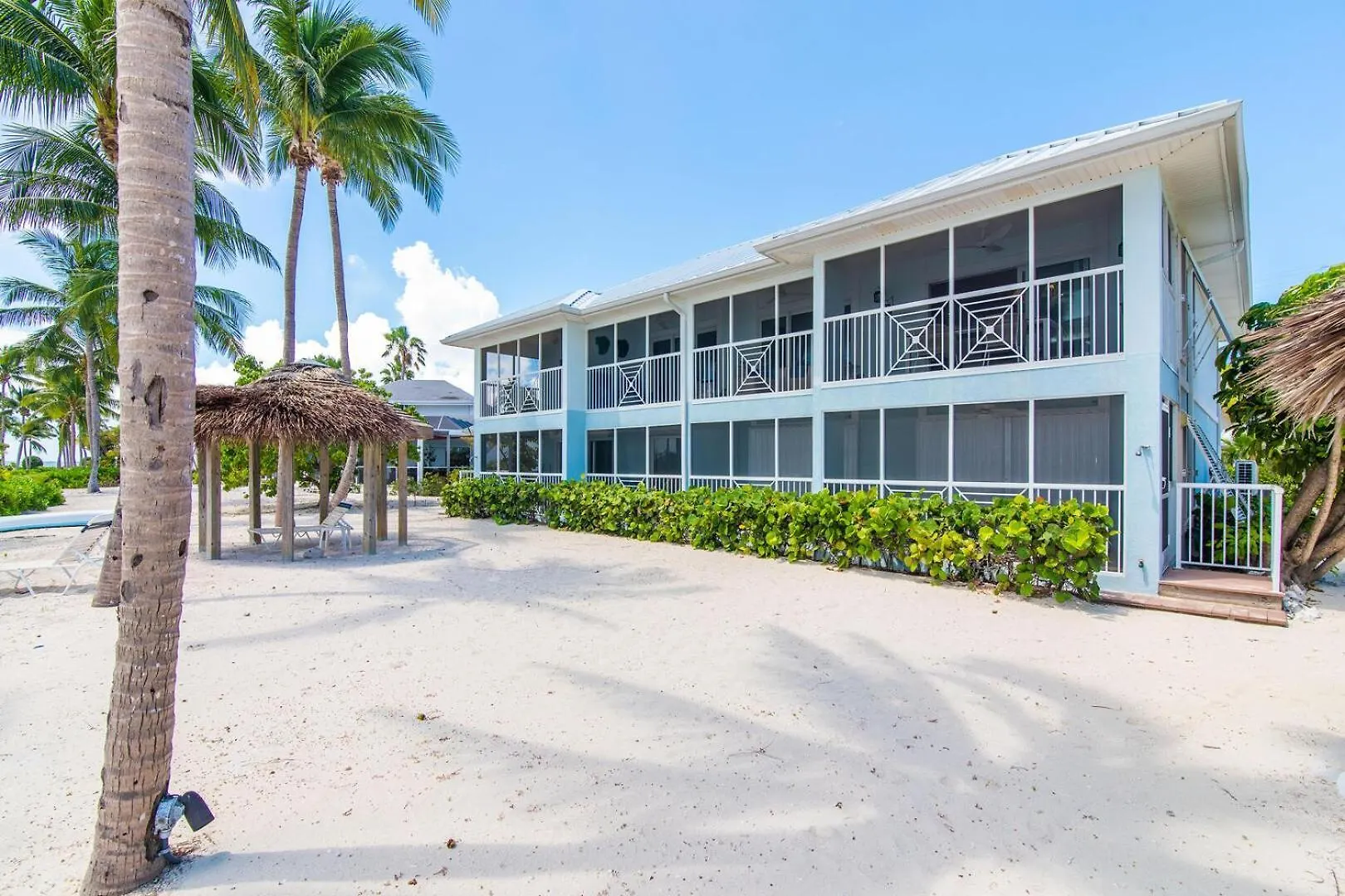 Kailua - Modern Waterfront Condo With Shared Pool And Hot Tub, Short Walk To The Kaibo Driftwood Village Apartment