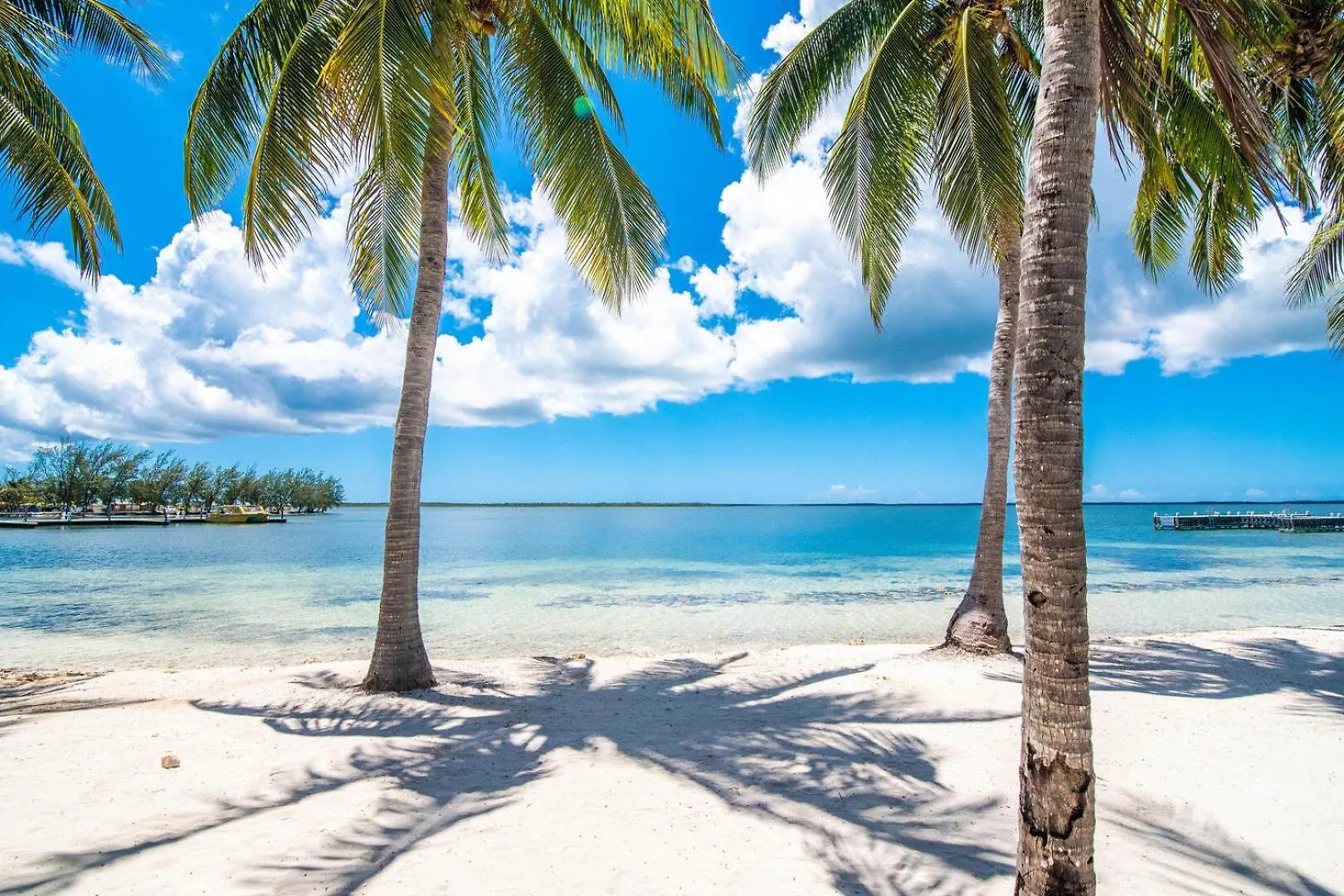 Apartment Kailua - Modern Waterfront Condo With Shared Pool And Hot Tub, Short Walk To The Kaibo Driftwood Village Cayman Islands