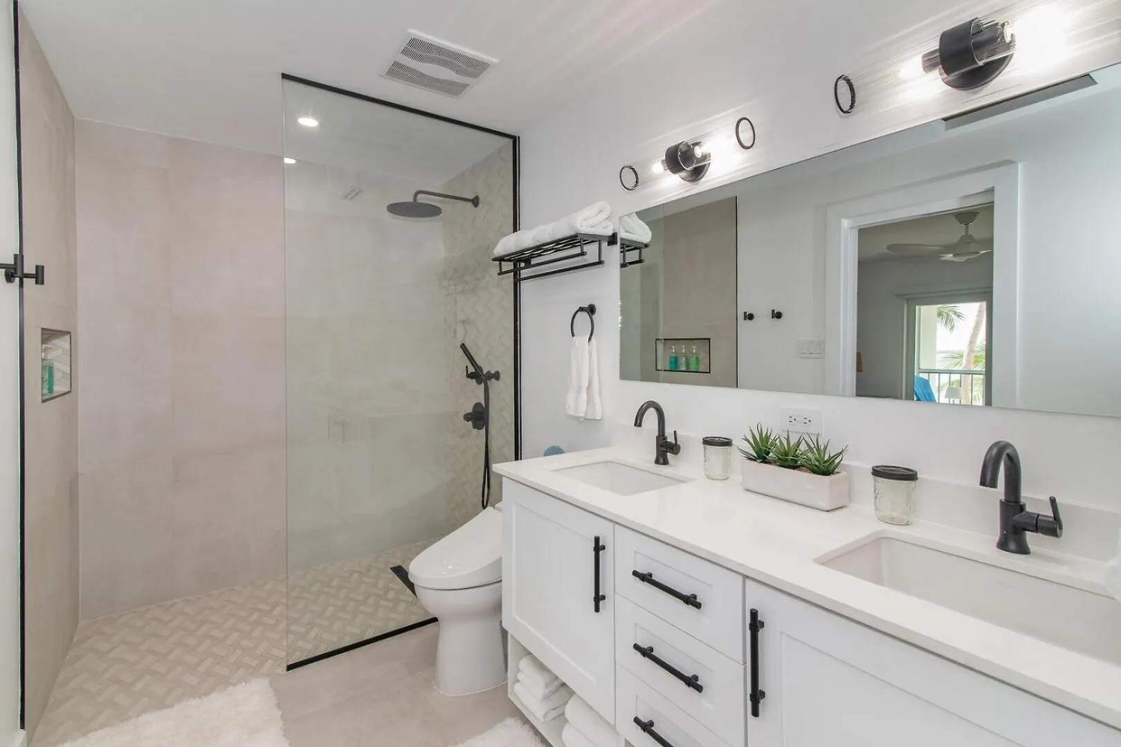 Kailua - Modern Waterfront Condo With Shared Pool And Hot Tub, Short Walk To The Kaibo Driftwood Village