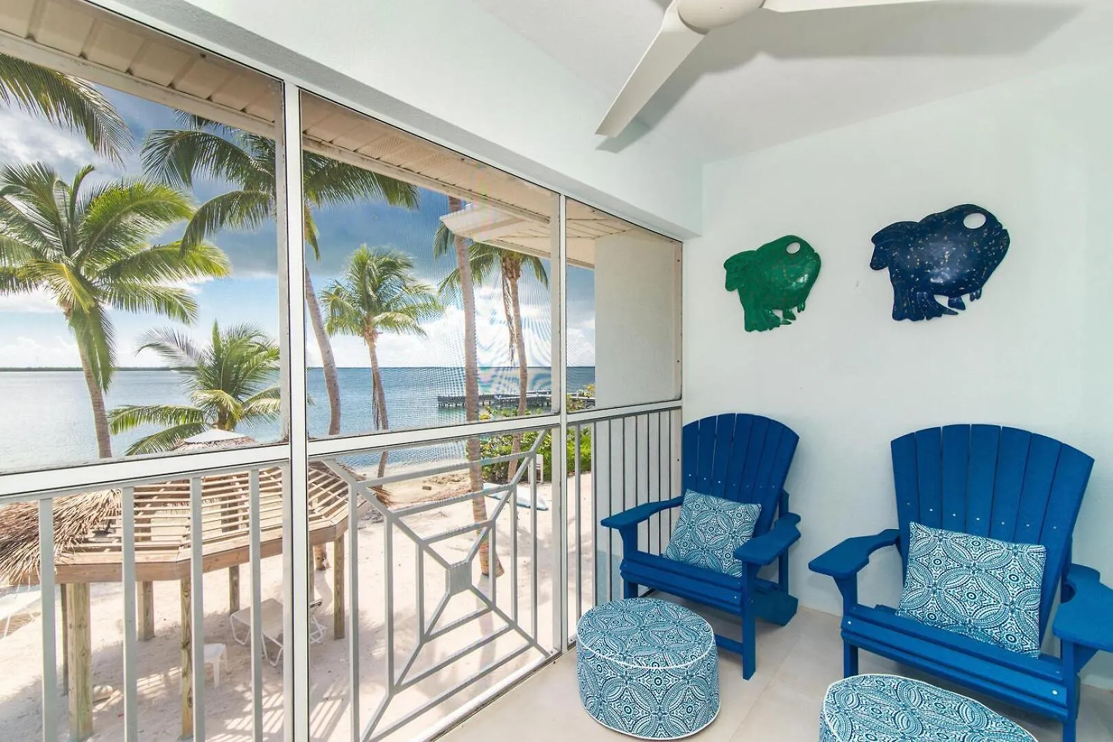 Kailua - Modern Waterfront Condo With Shared Pool And Hot Tub, Short Walk To The Kaibo Driftwood Village