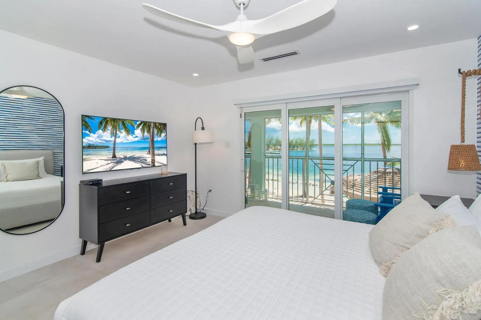 Apartment Kailua - Modern Waterfront Condo With Shared Pool And Hot Tub, Short Walk To The Kaibo Driftwood Village