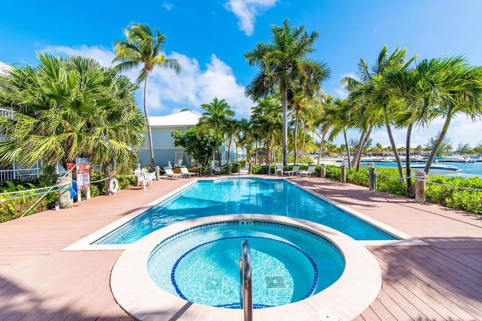 Kailua - Modern Waterfront Condo With Shared Pool And Hot Tub, Short Walk To The Kaibo Driftwood Village Apartment