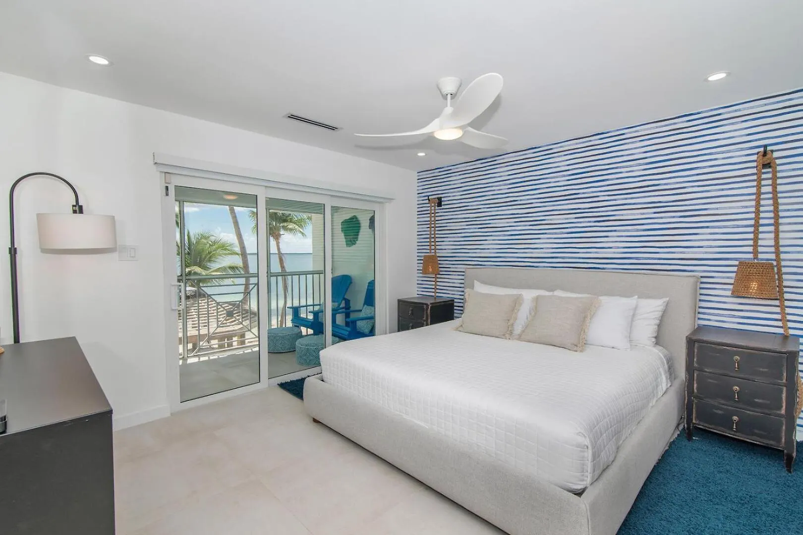 Apartment Kailua - Modern Waterfront Condo With Shared Pool And Hot Tub, Short Walk To The Kaibo Driftwood Village Cayman Islands