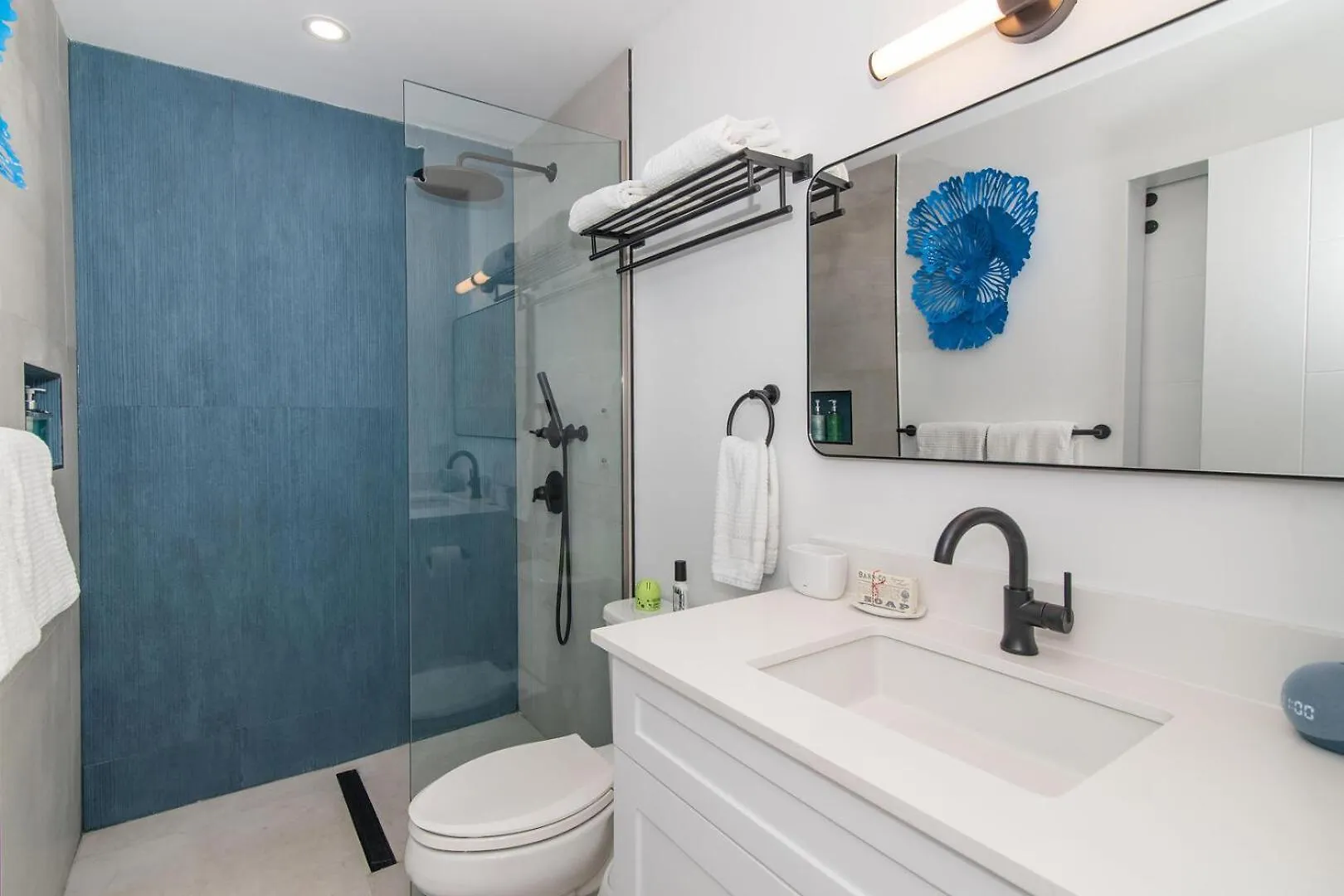 Apartment Kailua - Modern Waterfront Condo With Shared Pool And Hot Tub, Short Walk To The Kaibo Driftwood Village